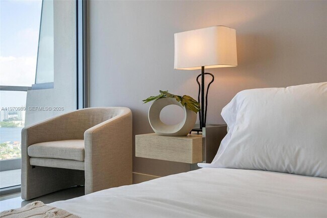 Building Photo - 18501 Collins Ave