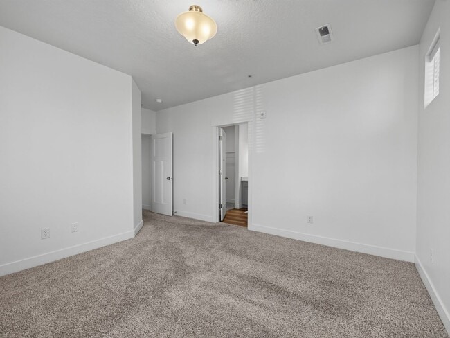 Building Photo - 1386 N 3830 W