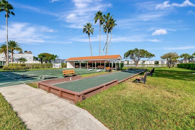Building Photo - 6193 Pointe Regal Cir