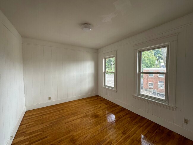 Building Photo - 61 Vernon St