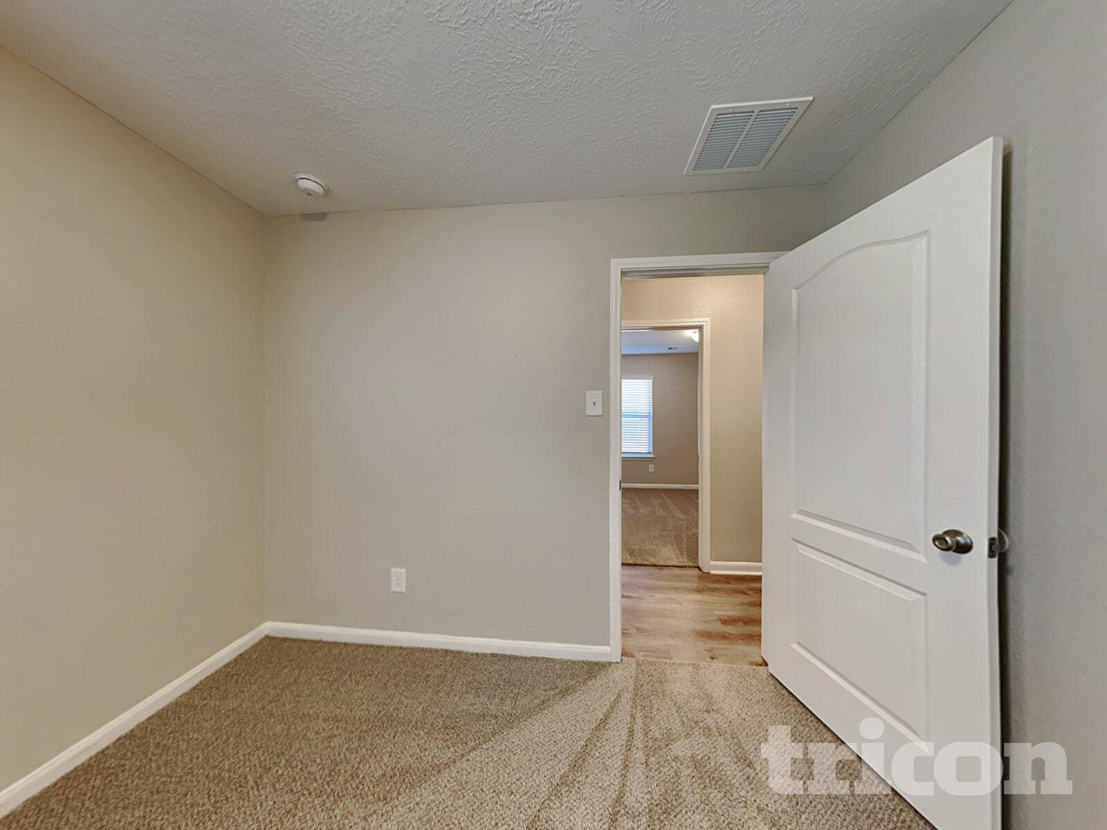 Building Photo - 20660 Dunrobin Dr