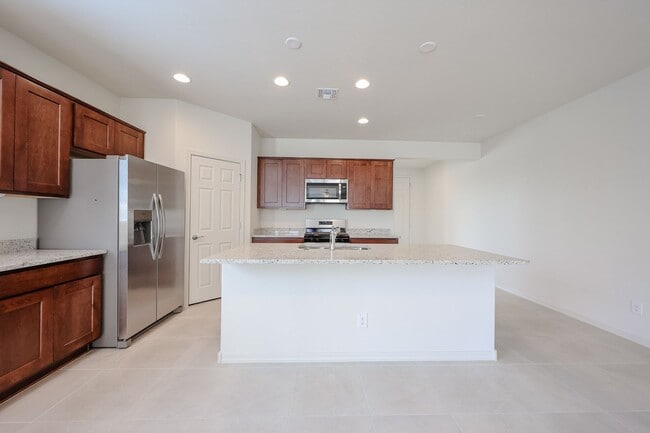 Building Photo - 3 bedroom + Den in Asante community