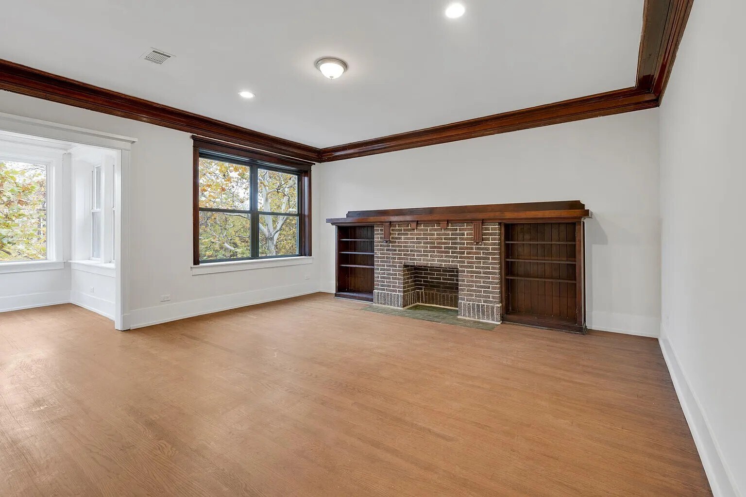 Building Photo - 6041 S Saint Lawrence Ave