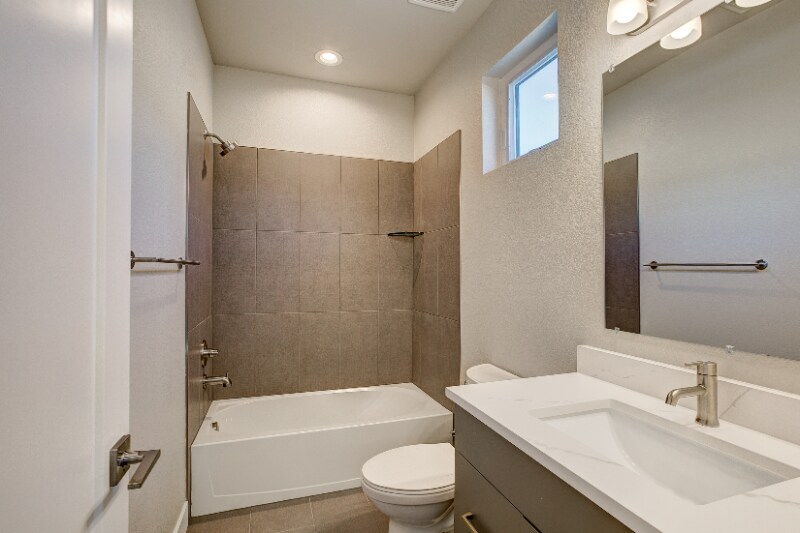 Building Photo - 819 Cherokee Dr