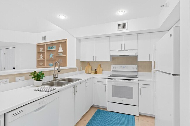 Building Photo - 135 Yacht Club Way
