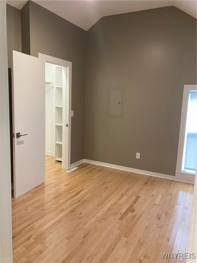 Building Photo - 62 Tracy St