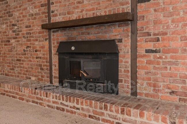 Building Photo - 1861 Gillespie Dr