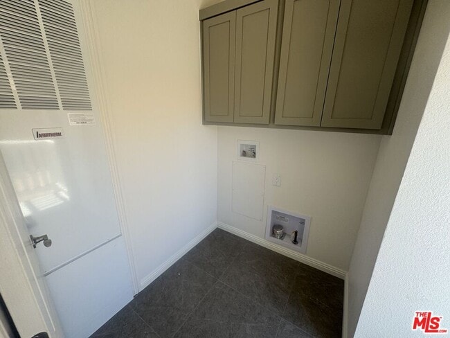 Building Photo - 1336 La Crescenta Dr