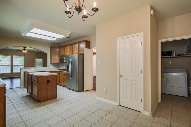 Building Photo - 23 Heron Hollow Ct