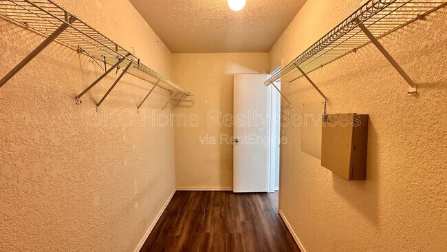 Building Photo - 5520 Bush Creek Way