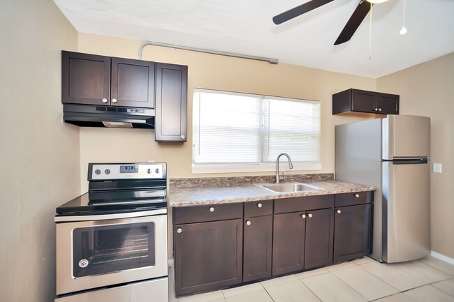 Building Photo - 1420 AVOCADO AVE #11