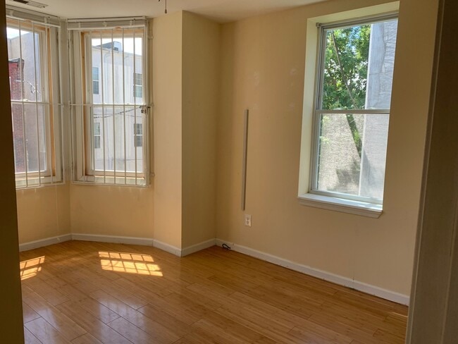 Building Photo - 1849 Willington St