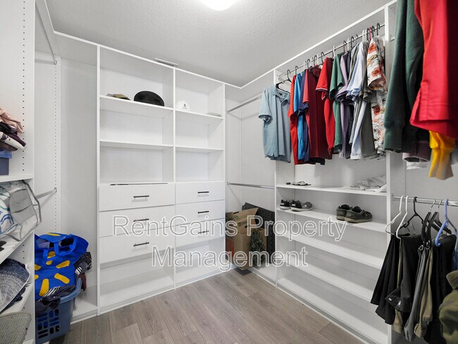 Building Photo - 597 Meadow Ridge Dr