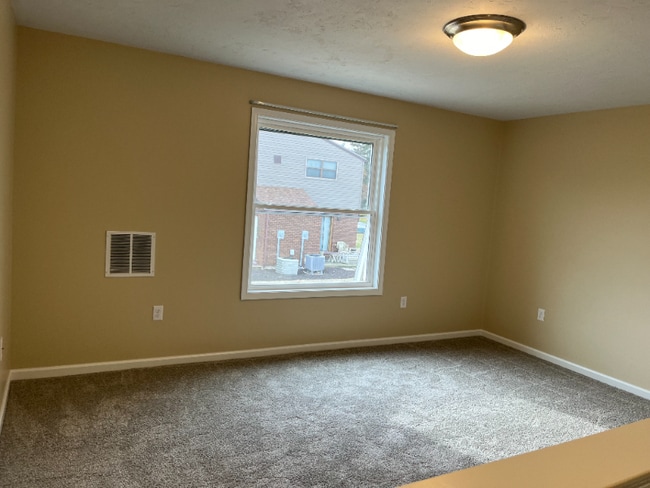 Building Photo - 164 Logan Rd