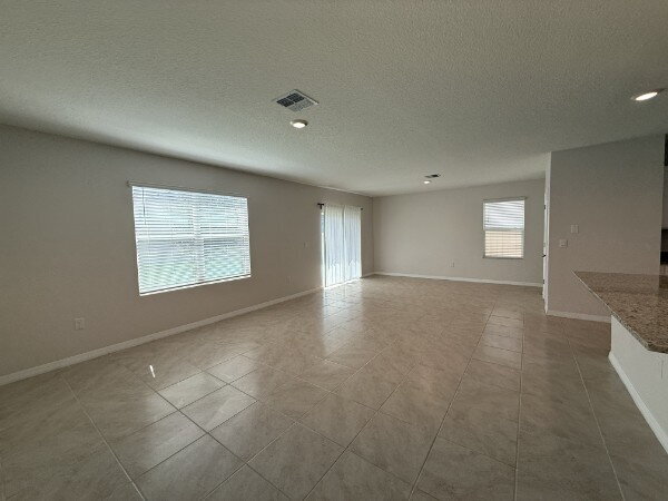 Building Photo - Large 4 Bedroom/2.5 Bathroom Home in Thompson Grove