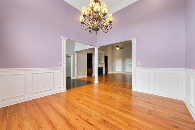 Building Photo - 3630 Amherst Dr