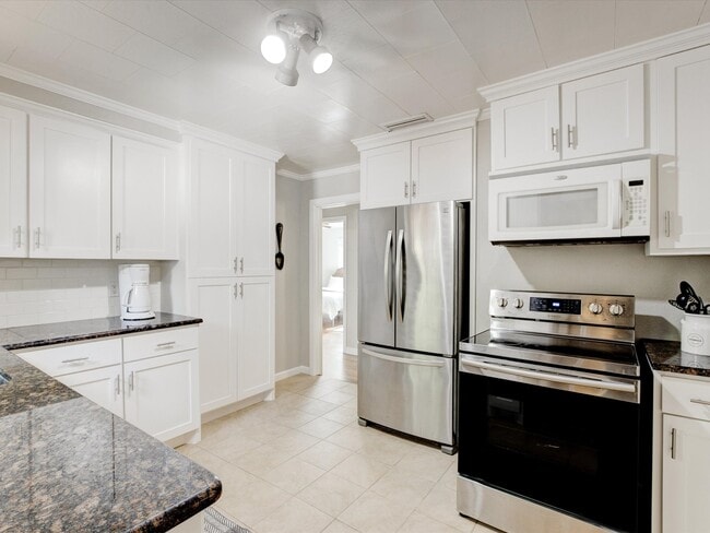 Building Photo - 3524 Corto Ave