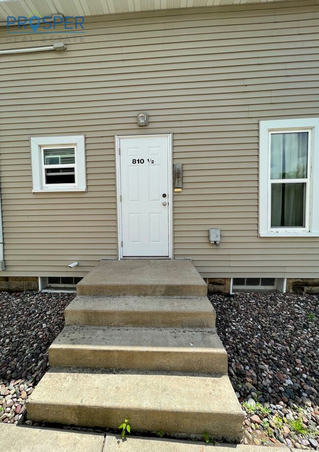 Building Photo - WA810X