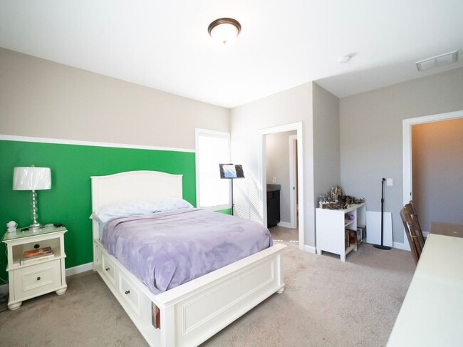 Building Photo - Elegant Richmond Hill Home with Screened Patio & Lagoon Views