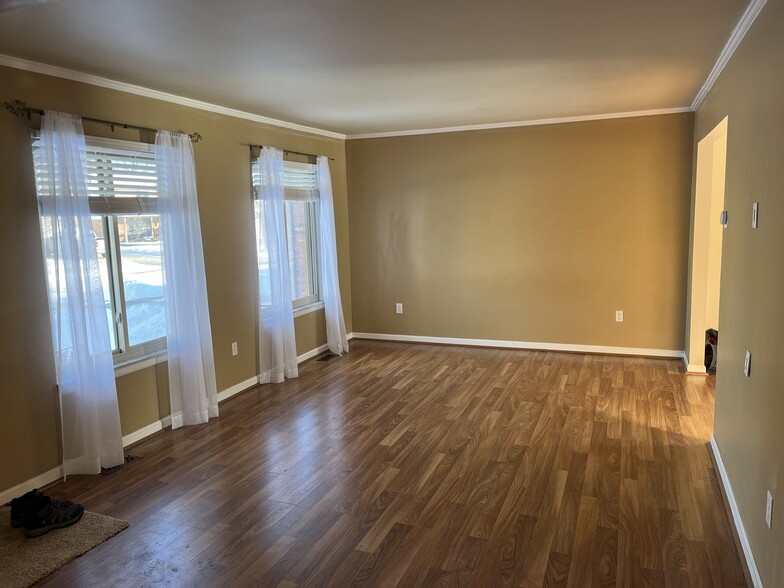 Living room - 1855 Lakewood Dr