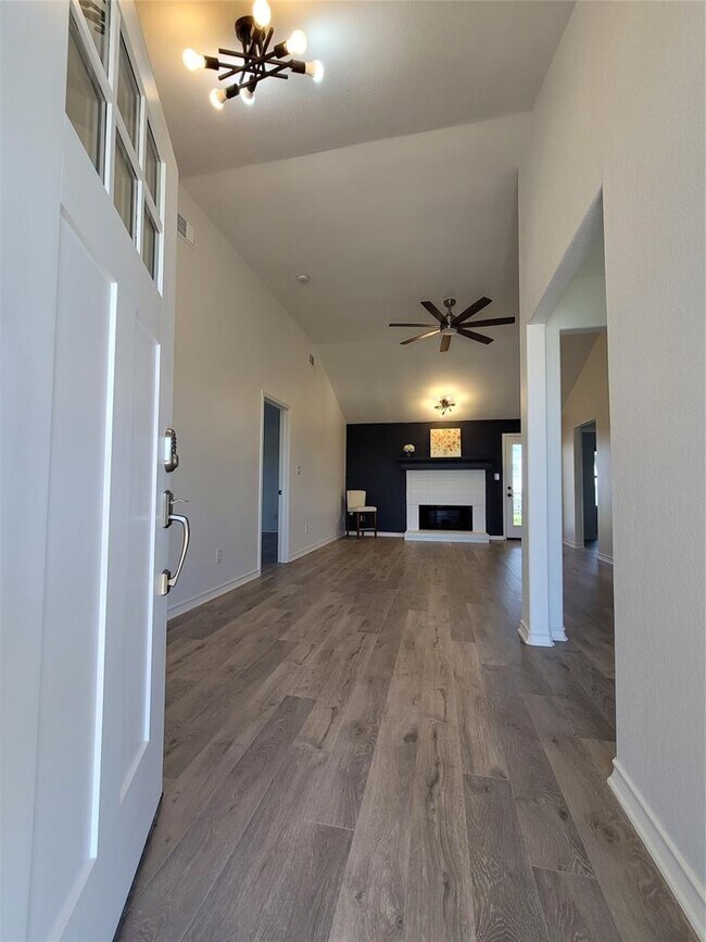 Building Photo - 208 Newcastle Dr
