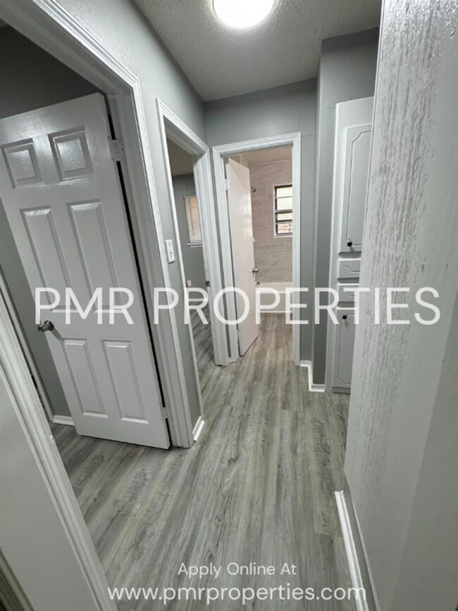 Building Photo - 3 Bed/2Bath House