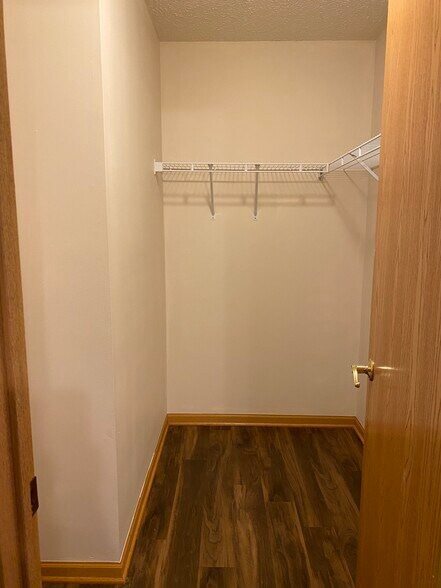 Building Photo - 4941 Petticoat Ct