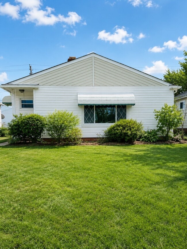 Building Photo - 3415 Center Dr