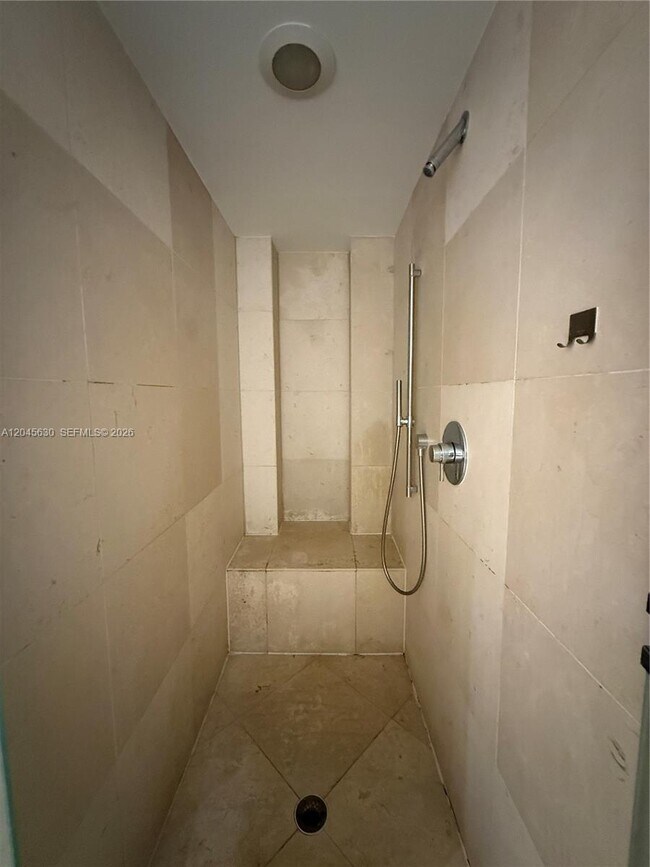 Building Photo - 495 Brickell Ave