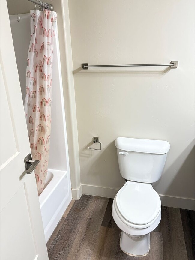 Building Photo - BEAUTIFUL TOWNHOME!