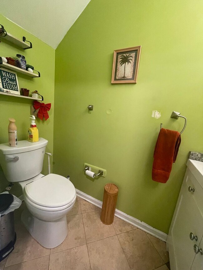 Building Photo - BEAUTIFUL 4 BED / 2.5 BATH SF IN COVENTRY