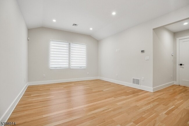 Building Photo - 30 Hemlock Terrace