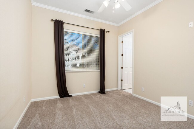 Building Photo - Spacious Four Bedroom Home in Clovis North...