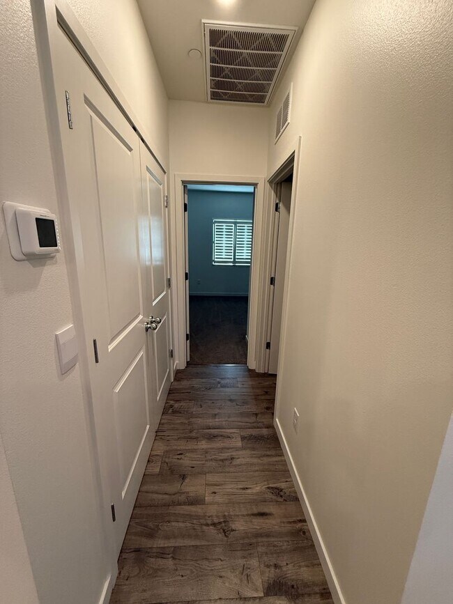 Building Photo - Beautiful 3 bedroom 2 bath w/Pool available in Orland!