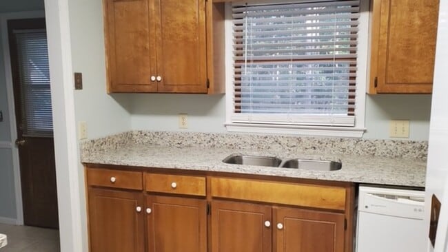 Building Photo - 1711 Delhi Dr