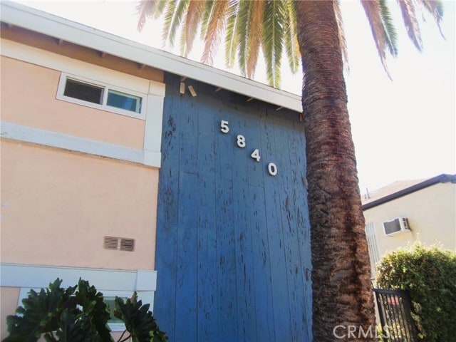 Primary Photo - 5840 Hazeltine Ave