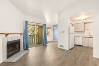 Building Photo - Charming 1 Bedroom Condo in Kenmore with P...