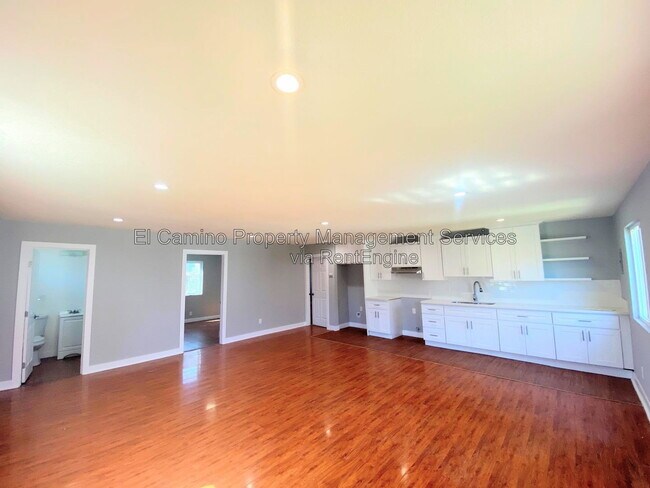 Building Photo - 303 N Townsend Ave