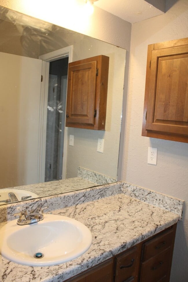 Building Photo - Putnam City Schools