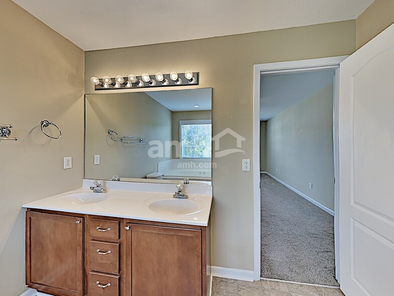 Building Photo - 5112 Horsestall Dr