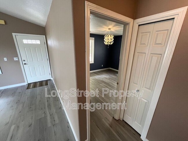 Building Photo - 523 SE 59th Ct