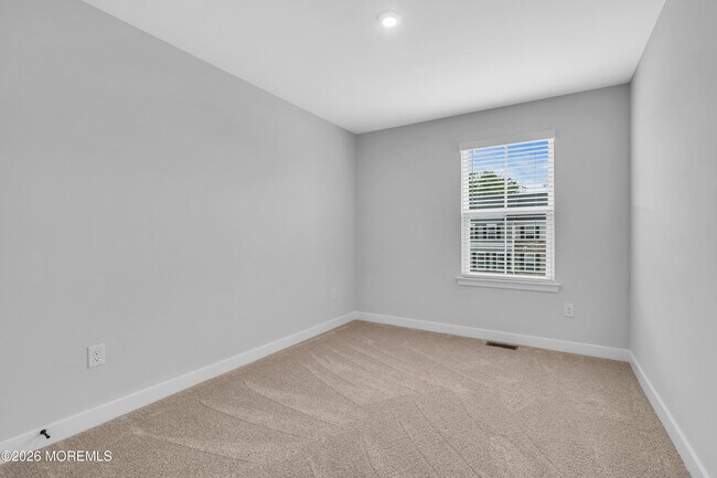 Building Photo - 9 Foxwood Dr
