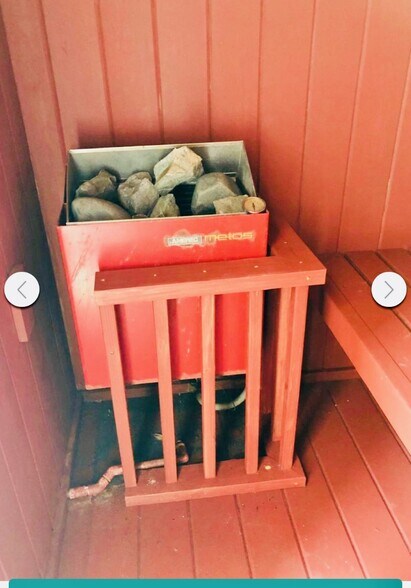 SAUNA - 4158 Tamiami Trl