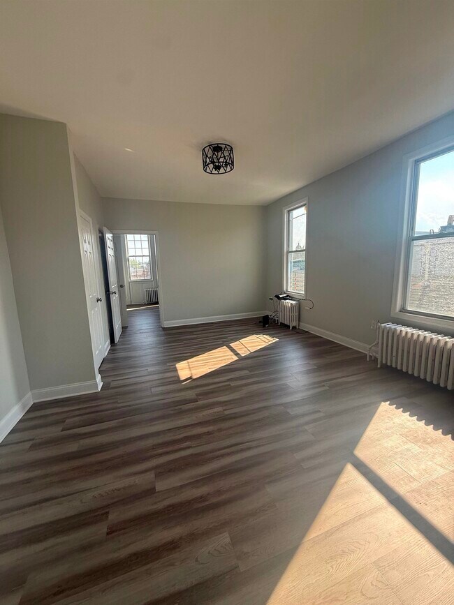 Building Photo - 316 26th St