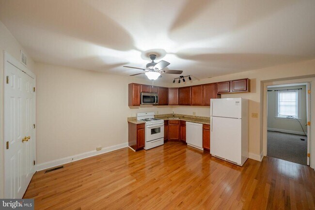 Building Photo - 340 W Gay St