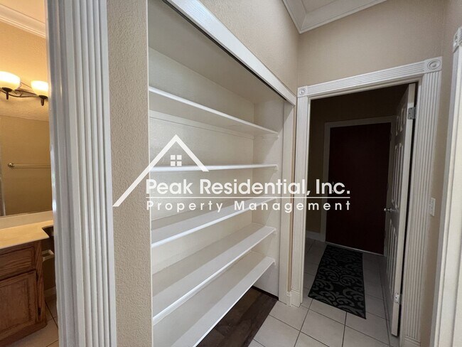 Building Photo - Wonderful Roseville 3bd/2ba House With 3 C...