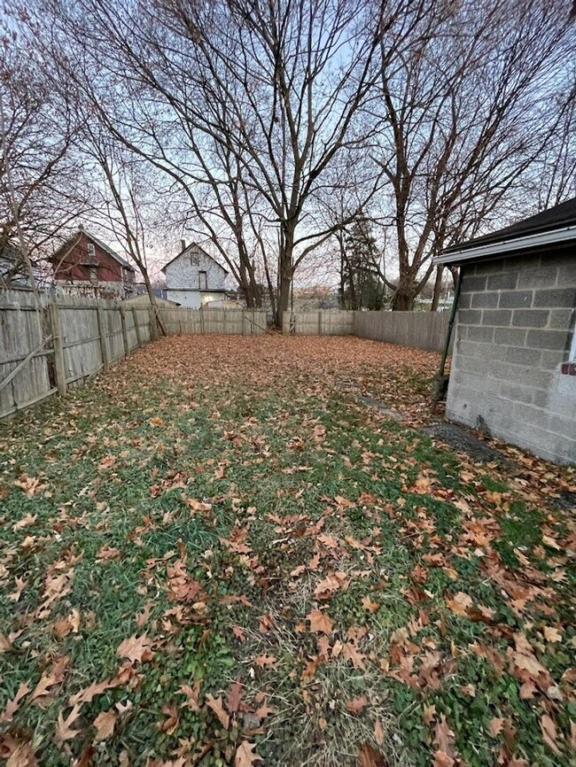 Building Photo - Two bedroom two bathroom home for rent