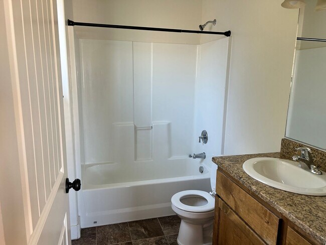 Building Photo - Dog Friendly 4 Bedroom Townhome. $200 First Full Month's Rent!