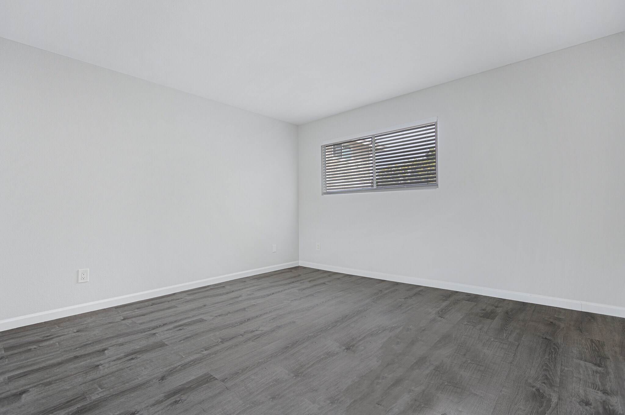 Building Photo - 3005 Jeffrey Dr