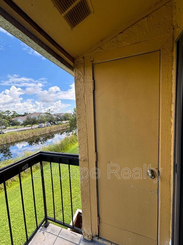 Building Photo - 2915 Winkler Ave